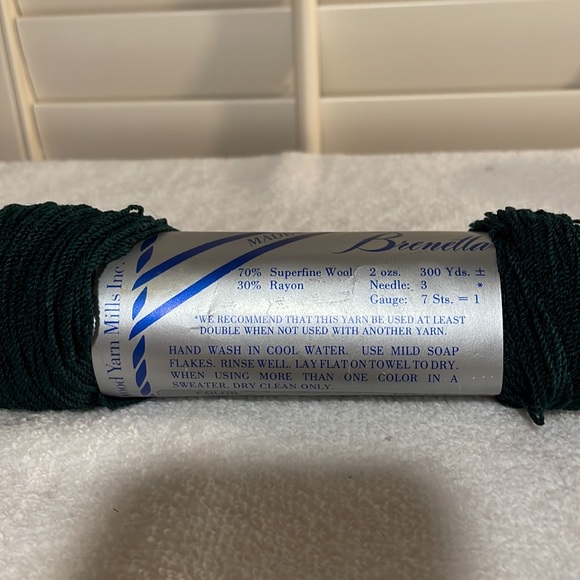 Vintage BRENTWOOD Yarn 5 Skeins 300 Yards  Green Onyx Made in America - Picture 5 of 8